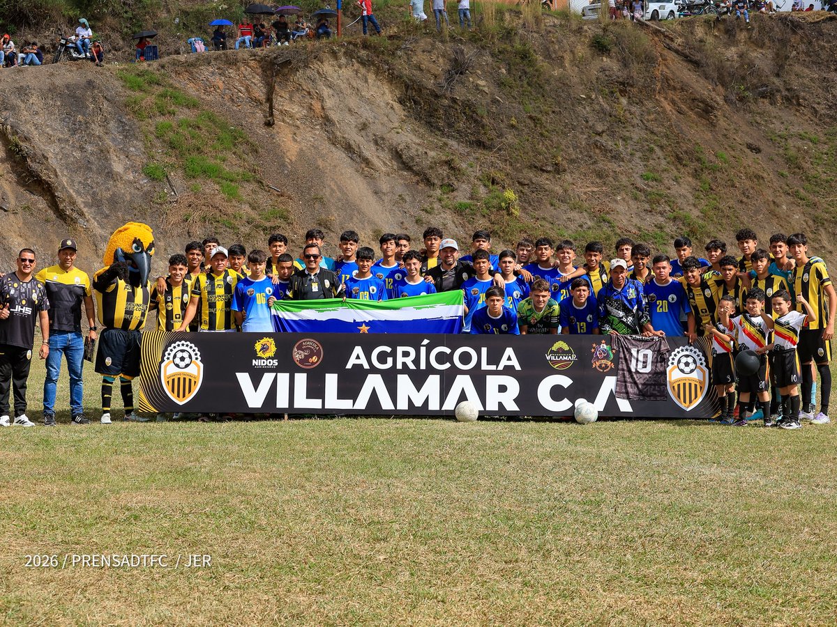 Cantera_DTFC's tweet photo. | #NidosAurinegros | 🫂 ¡GRACIAS, Delicias! 🫂

👏🏻 Este fin de semana concretamos el Nido Aurinegro número 1️⃣1️⃣ con con la escuela Fundación Deportiva Tamá, ubicada en el municipio Rafael Urdaneta 🤝

🦾 Continuamos la expansión por todo el territorio tachirense para captar los futuros talentos Aurinegros 👏🏻

#VamosTáchira 💛🖤