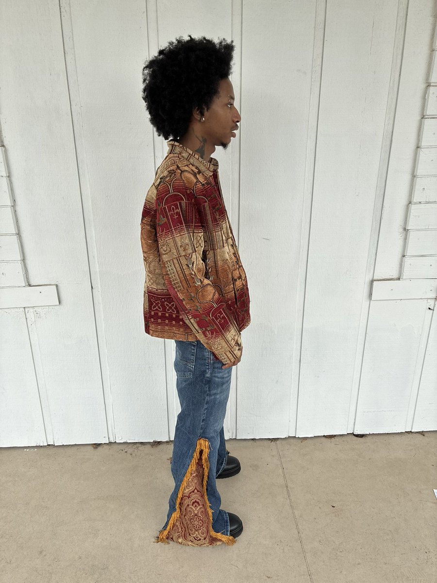 oklamaj's tweet photo. we go fashion show https://t.co/9FexKoNVDw