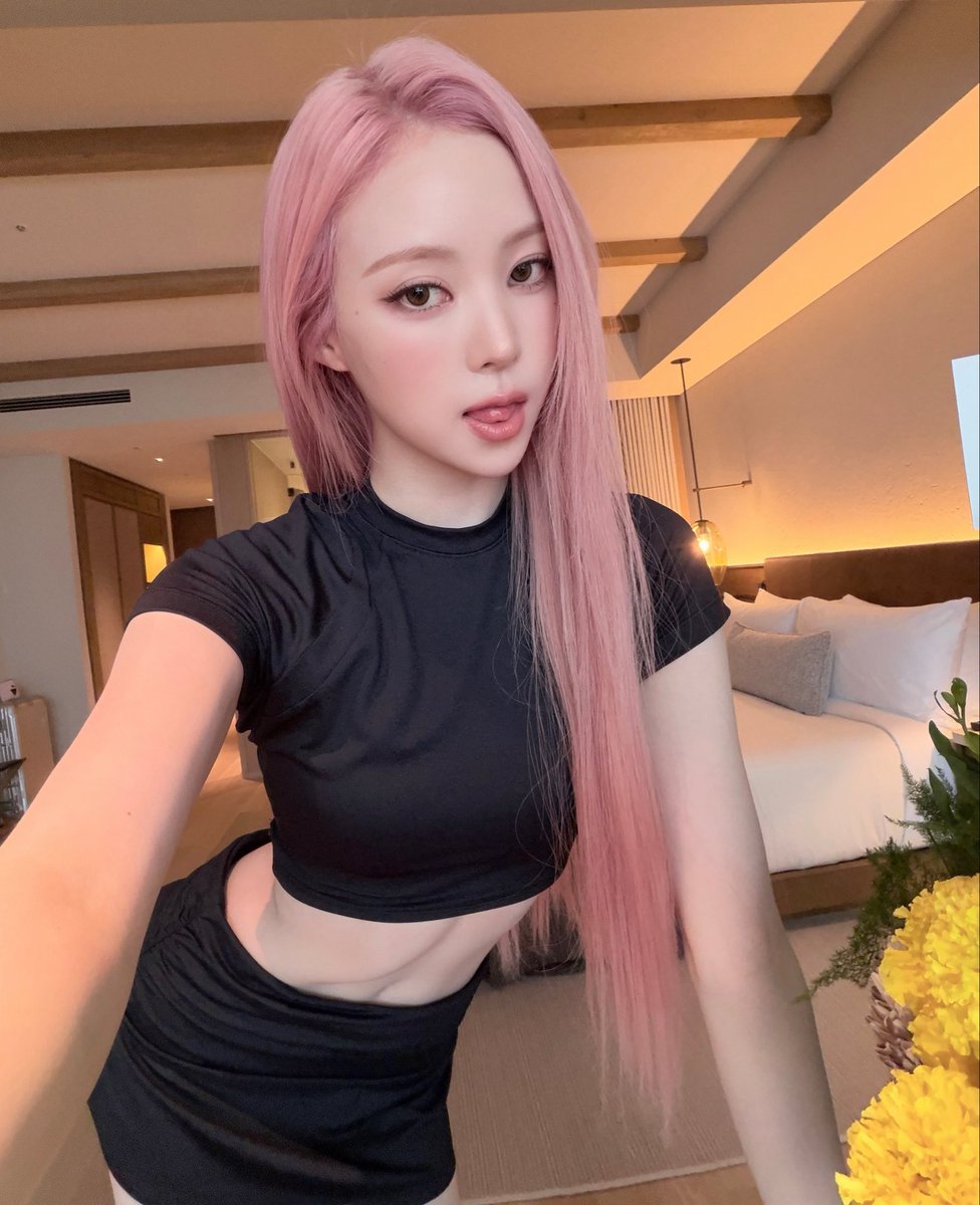 kpopggcore's tweet photo. #NARIN #MEOVV https://t.co/7MhAZsRB4r