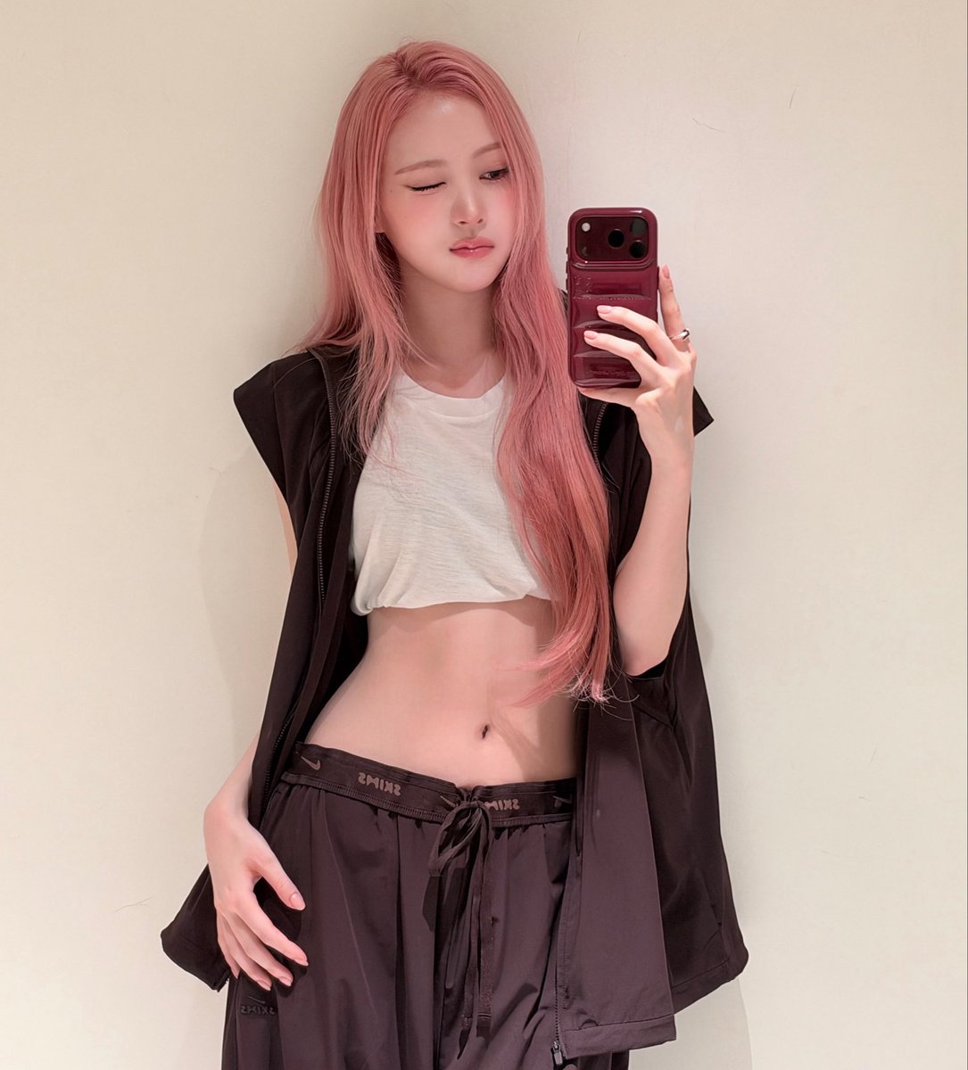 kpopggcore's tweet photo. #NARIN #MEOVV https://t.co/7MhAZsRB4r