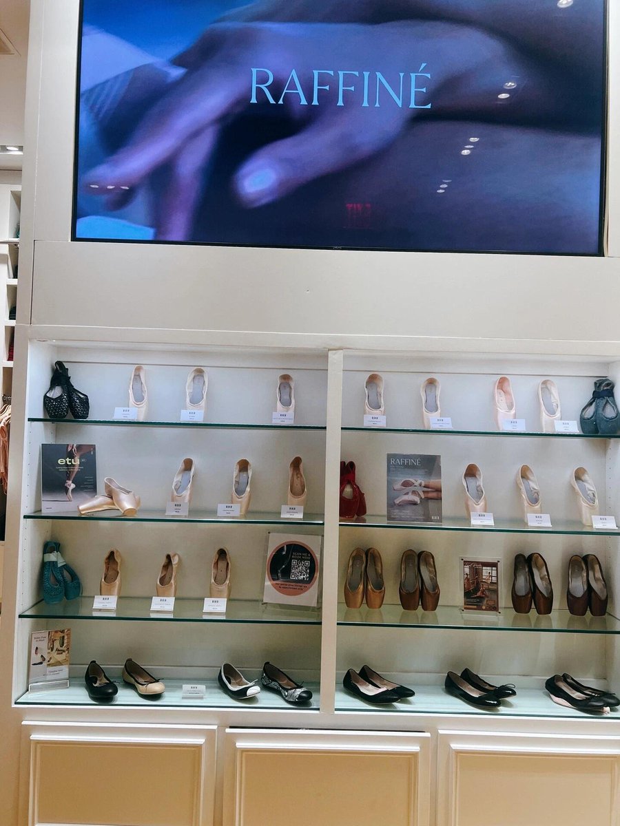 Q_Nancy's tweet photo. I discovered that my ballet tights were torn, so I decided to go to Bloch to buy a new pair https://t.co/GZiSn5TMux