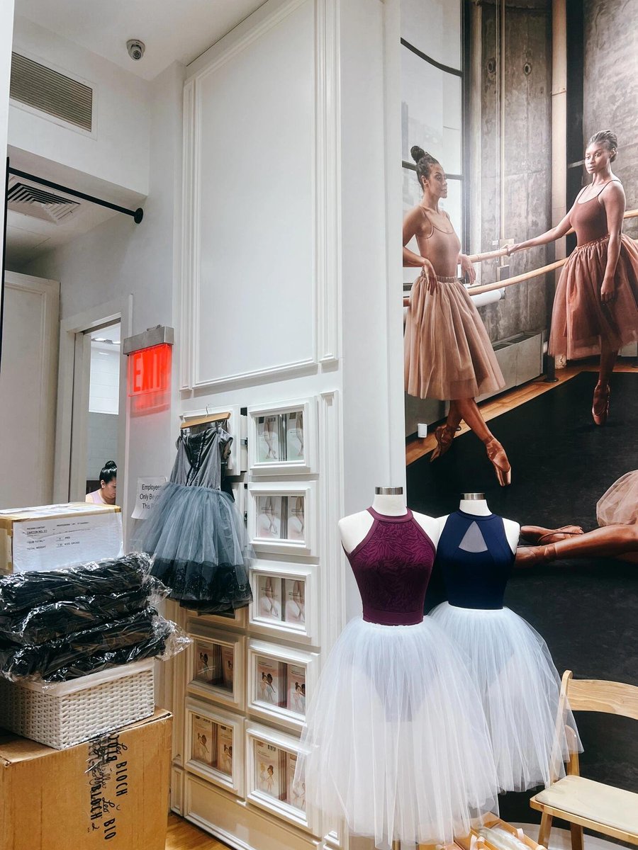 Q_Nancy's tweet photo. I discovered that my ballet tights were torn, so I decided to go to Bloch to buy a new pair https://t.co/GZiSn5TMux