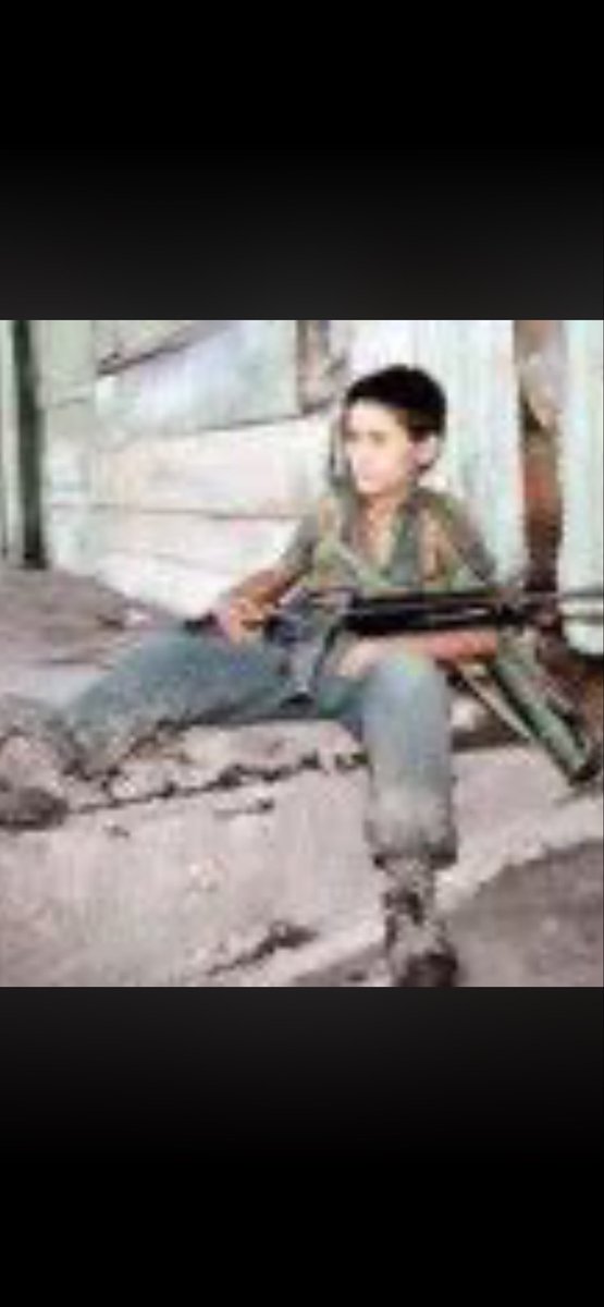 fredym50's tweet photo. Q cuenta da el Chinico,cuando a la  infancia le cambiaron los libros por los fusiles,Maldito Chino q apareces en Tus mañaneras de los Lunes, dándote baños de Pureza, FMN nunca más,aunque el Dr. Pizarrin quiera otra ves regresar al pasado quitándole las computadoras a la Juventud https://t.co/T6VhwUgQtI
