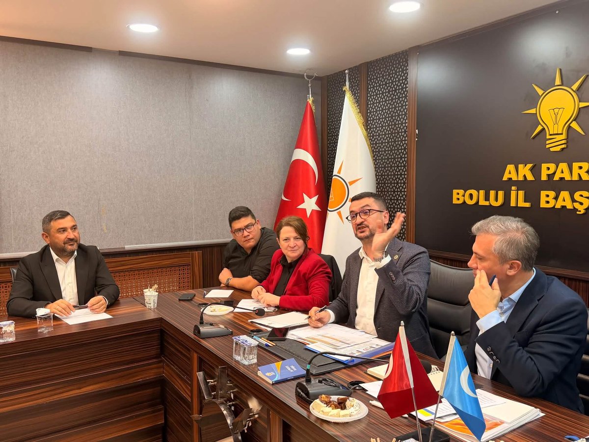 akbolumrkzilce's tweet photo. 📍 AK Parti Bolu İl Başkanlığı – İstişare ve Değerlendirme Toplantısı

📌 İl Koordinatörümüz Sayın Mustafa Oğuz’un teşrifleriyle, teşkilatımızın tüm kademelerinin tam kadro katılım sağladığı kapsamlı bir koordinasyon ve değerlendirme toplantısı gerçekleştirdik.
#bolu #akpartibolu https://t.co/Gpl7pZ8fM5