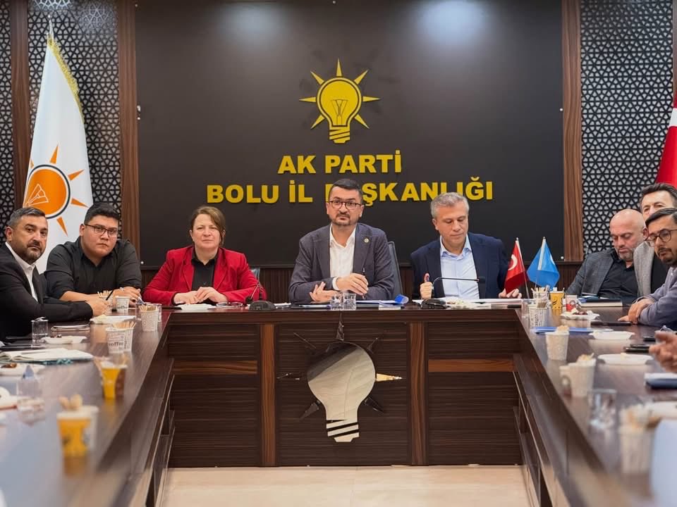 akbolumrkzilce's tweet photo. 📍 AK Parti Bolu İl Başkanlığı – İstişare ve Değerlendirme Toplantısı

📌 İl Koordinatörümüz Sayın Mustafa Oğuz’un teşrifleriyle, teşkilatımızın tüm kademelerinin tam kadro katılım sağladığı kapsamlı bir koordinasyon ve değerlendirme toplantısı gerçekleştirdik.
#bolu #akpartibolu https://t.co/Gpl7pZ8fM5