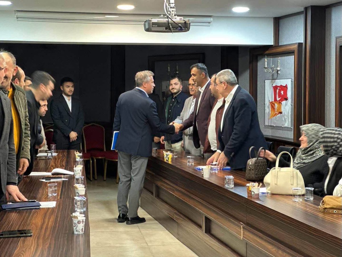 akbolumrkzilce's tweet photo. 📍 AK Parti Bolu İl Başkanlığı – İstişare ve Değerlendirme Toplantısı

📌 İl Koordinatörümüz Sayın Mustafa Oğuz’un teşrifleriyle, teşkilatımızın tüm kademelerinin tam kadro katılım sağladığı kapsamlı bir koordinasyon ve değerlendirme toplantısı gerçekleştirdik.
#bolu #akpartibolu https://t.co/Gpl7pZ8fM5