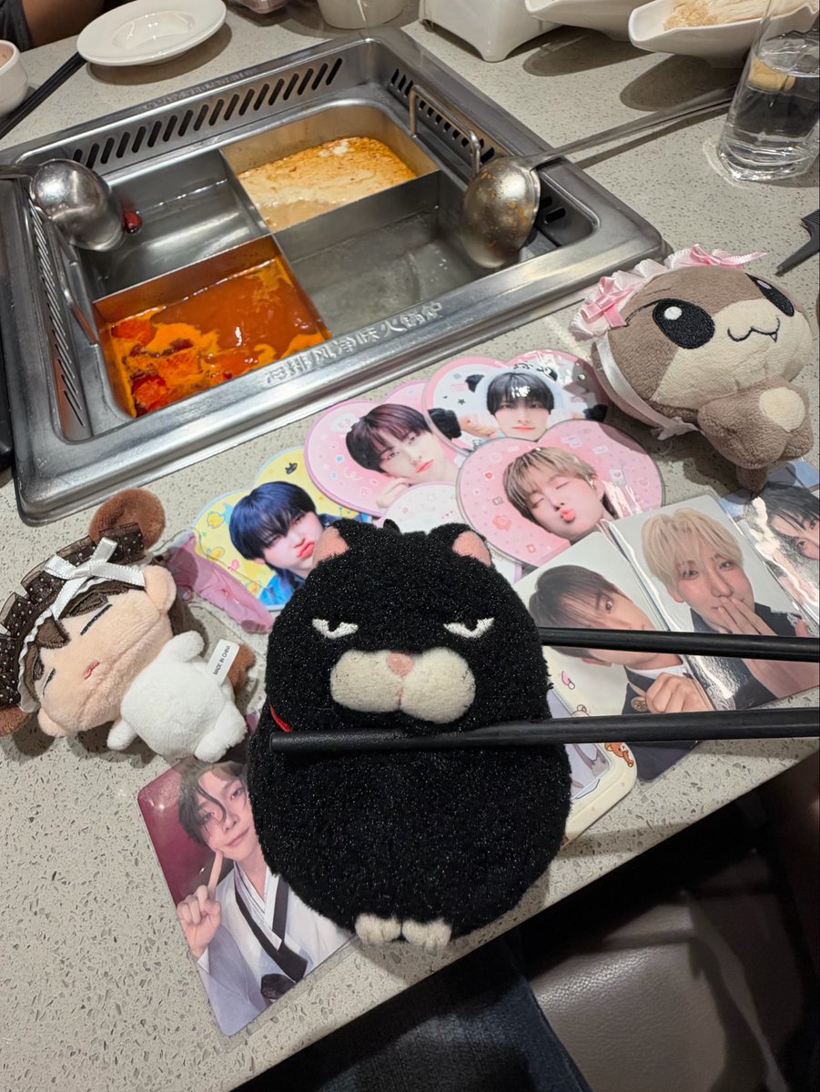 skdlsdli's tweet photo. #르네트친소 https://t.co/QsOQNGbo5J