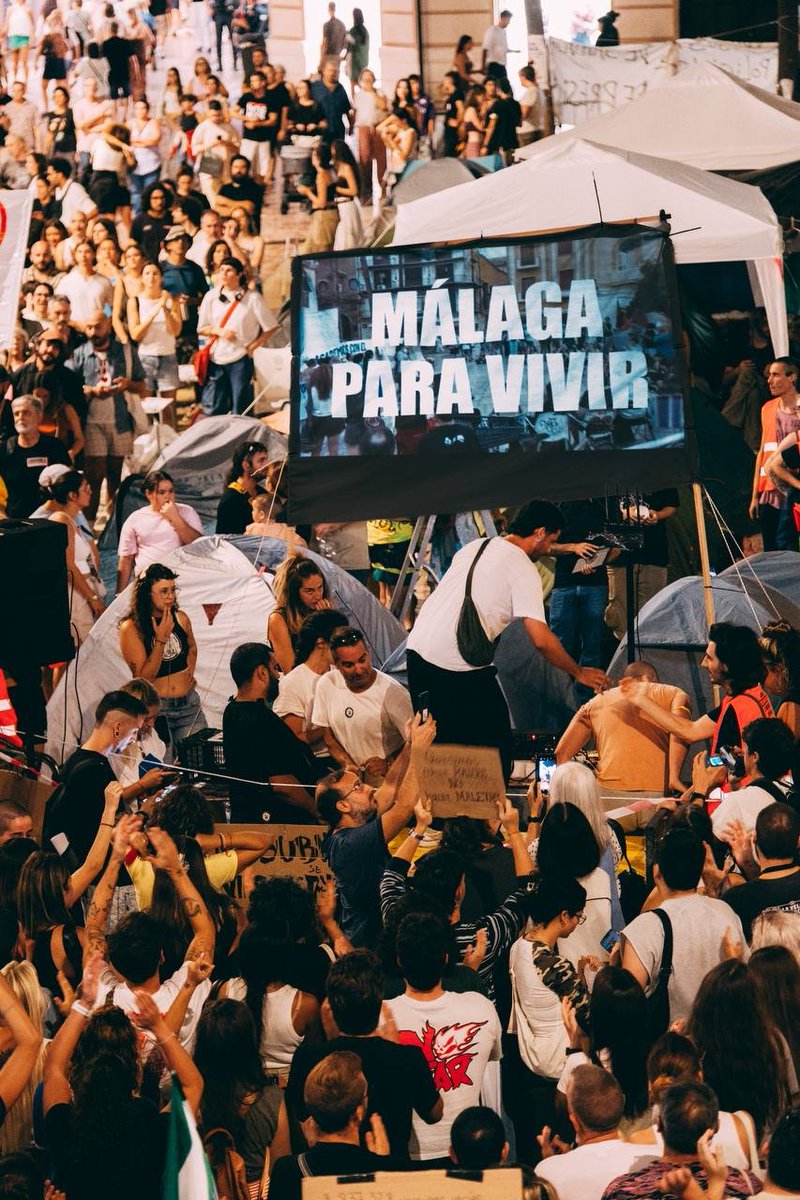 InquilinatoMLG's tweet photo. 📸 Tras esta manifestación histórica, merece la alegría regalarnos más fotos bonitas como las de @pescofotos
Seguimos en las plazas, en las calles y en las asambleas: ¡HACIA LA HUELGA GENERAL POR LA VIVIENDA!
#NosQuedamos #AcampadaPorLaVivienda https://t.co/k4ylfjn0Sd