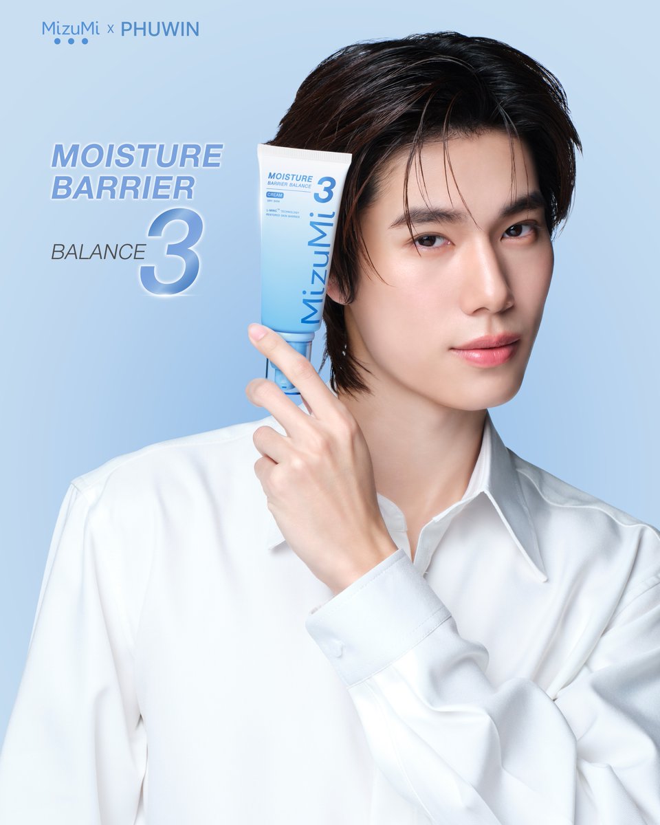 MizuMi__'s tweet photo. 💙 MizuMi MOISTURE BARRIER BALANCE 3 - สูตรผิวแห้ง
REPLENISHES SKIN MOISTURE
ฟื้นบำรุงผิวแห้งหยาบกร้านให้ชุ่มชื้นยาวนาน
🫧 CREAM เนื้อครีม สบายผิว ไม่เหนอะหนะ

✨ 3 KEY INGREDIENTS
• 1% RICE FERMENTED EXTRACT สารสกัดจากข้าวหมัก ให้ความชุ่มชื้น พร้อมผิวเนียนละเอียด
• 2% SKIRT MUSHROOM EXTRACT สารสกัดจาก SKIRT MUSHROOM ให้ความชุ่มชื้นยาวนาน
• PANTHENOL โปรวิตามินบี5 ปลอบประโลมผิว พร้อมกักเก็บและเติมความชุ่มชื้นให้ผิว

✅ FIND YOUR MOISTURE MATCH เลือกระดับความชุ่มชื้น ที่เหมาะกับผิวคุณ ✅
มอยส์เจอร์ไรเซอร์ 4 ระดับ ที่ออกแบบมาเพื่อความต้องการของผิวที่แตกต่างกัน 🫧
เติมความชุ่มชื้นอย่างตรงจุด พร้อมฟื้นบำรุงและเสริมเกราะป้องกันผิว
ให้ผิวดูแข็งแรงและสุขภาพดีไปกับ #Moist4Levels #มอยส์4ระดับ

🫧 พร้อมนวัตกรรม L-MINC™ Technology 🤍
ผสานการทำงานแบบ DUAL-DELIVERY เทคโนโลยีการนำพาสารที่เลียนแบบโครงสร้างชั้นผิว
ช่วยเพิ่มประสิทธิภาพการนำส่งสารบำรุงสู่ผิวได้ล้ำลึกยิ่งขึ้นถึง 120% เมื่อเทียบกับสูตรทั่วไป*
พร้อมช่วยเติมและกักเก็บความชุ่มชื้นเพิ่มขึ้นสูงสุด 160% ยาวนาน 8 ชม.^

⭐️ ครบ 3 ฟังก์ชันของมอยส์ในอุดมคติ ⭐️
HUMECTANT เติมความชุ่มชื้นระหว่างชั้นผิว
EMOLLIENT เคลือบผิวลดการสูญเสียความชุ่มชื้น
OCCLUSIVE เสริมปราการผิวแข็งแรง

📌 พร้อมโปรเปิดตัวสุดพิเศษ!
ราคา 445.- จากปกติ 890.-
และ แบบซอง พกพาง่าย ราคาเพียง 49.-
🛒 สามารถชอปได้แล้ววันนี้! ทุกช่องทางออนไลน์และร้านค้าชั้นนำทั่วประเทศ

#MizuMi #MizuMixPhuwin #Phuwintang

*อ้างอิงผลการทดสอบการซึมผ่านผิวหนัง (SKIN PERMEABILITY TEST) โดย GWAY COSMETICS เปรียบเทียบปริมาณ NIACINAMIDE ที่ซึมผ่านใน 24 ชม. ​
ระหว่าง HAMIN-C CREAM และ LIQUID CRYSTAL CREAM ​
^ผลการทดสอบประสิทธิภาพการให้ความชุ่มชื้นของมอยส์เจอไรเซอร์ (MOISTURIZING EFFICACY REPORT) ในอาสาสมัคร หลังใช้ MIZUMI MOISTURE BARRIER BALANCE 4 เป็นเวลา 30 นาทีโดย ICT MANUFACTURING CO.,LTD. (MAY 2026) ผลลัพธ์ขึ้นอยู่กับสภาพผิวของแต่ละบุคคล
