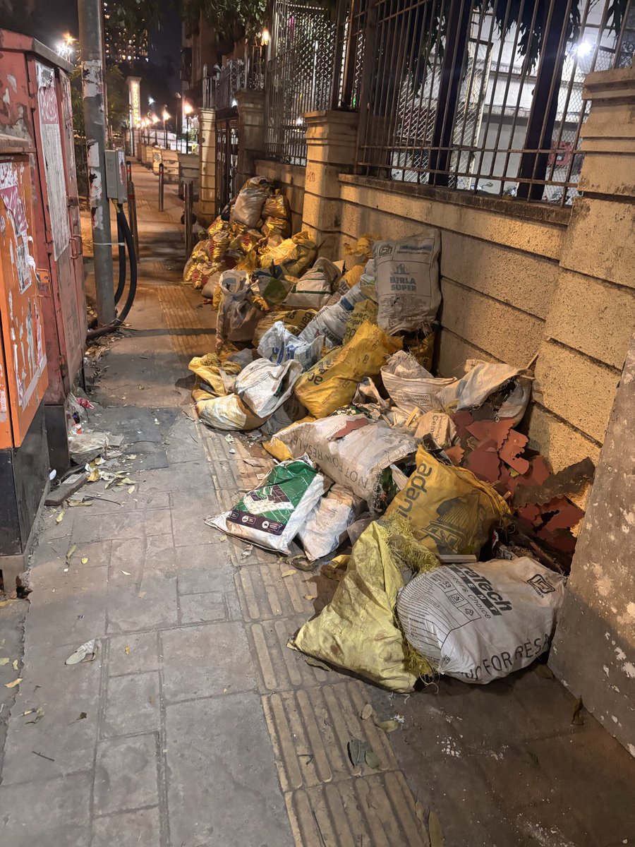 yoursmsb's tweet photo. Garbage and hone repair debris unloaded on footpath outside Meadow park CHS Ltd. Aqsa Masjid Road Jogeshwari West. KW Ward. 

@mybmcwardKW @mybmcSWM @irupeshsawarkar @adityampaul @KhanHaroo3817 https://t.co/vZW0MCLydR