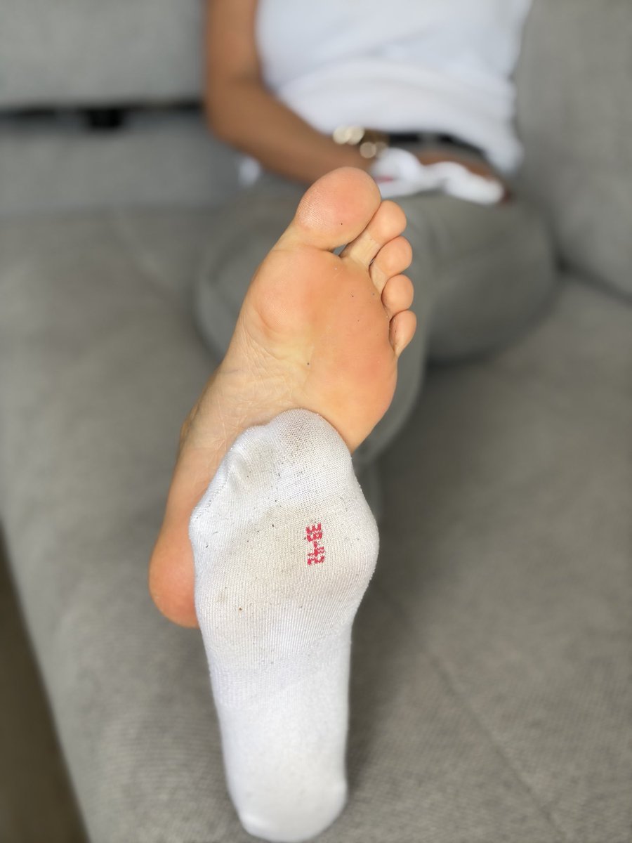 LeahWbr97's tweet photo. Soll ich für dich auch die andere Socke ausziehen? Dann weißt du was du zu tun hast 💸 https://t.co/UnR7XY2Ca5