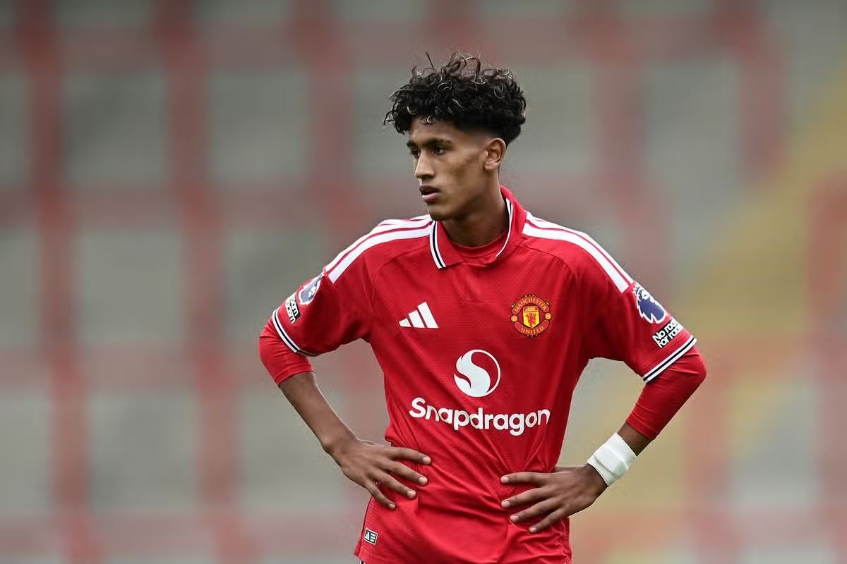 utdDamib0y's tweet photo. 🚨 JJ Gabriel is still expected to leave Manchester United. United believe they’ve done everything to show him and his family a clear pathway to the first team, but there is a clear disagreement on the plan for him this season. #mufc [@DanyalHKhan] https://t.co/HR4cr13W7j