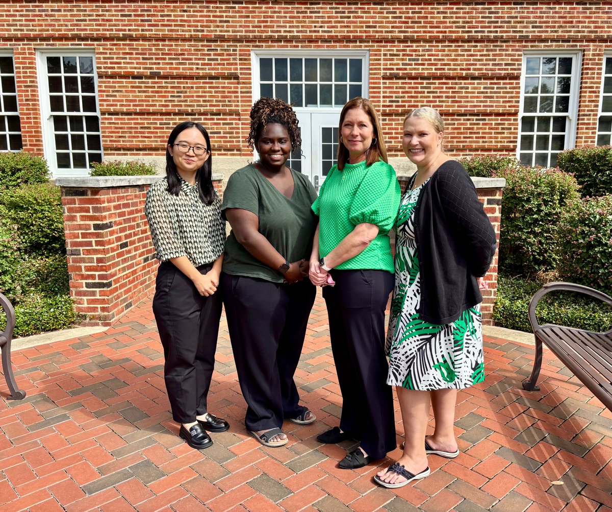 so_dev_center's tweet photo. Today, we’re wearing green in celebration of National 4-H Week! 🌱

Join us in celebrating 4-H and the difference it makes! 💚

#National4HWeek #WearGreen #4H #Extension https://t.co/5Cn2uKTple