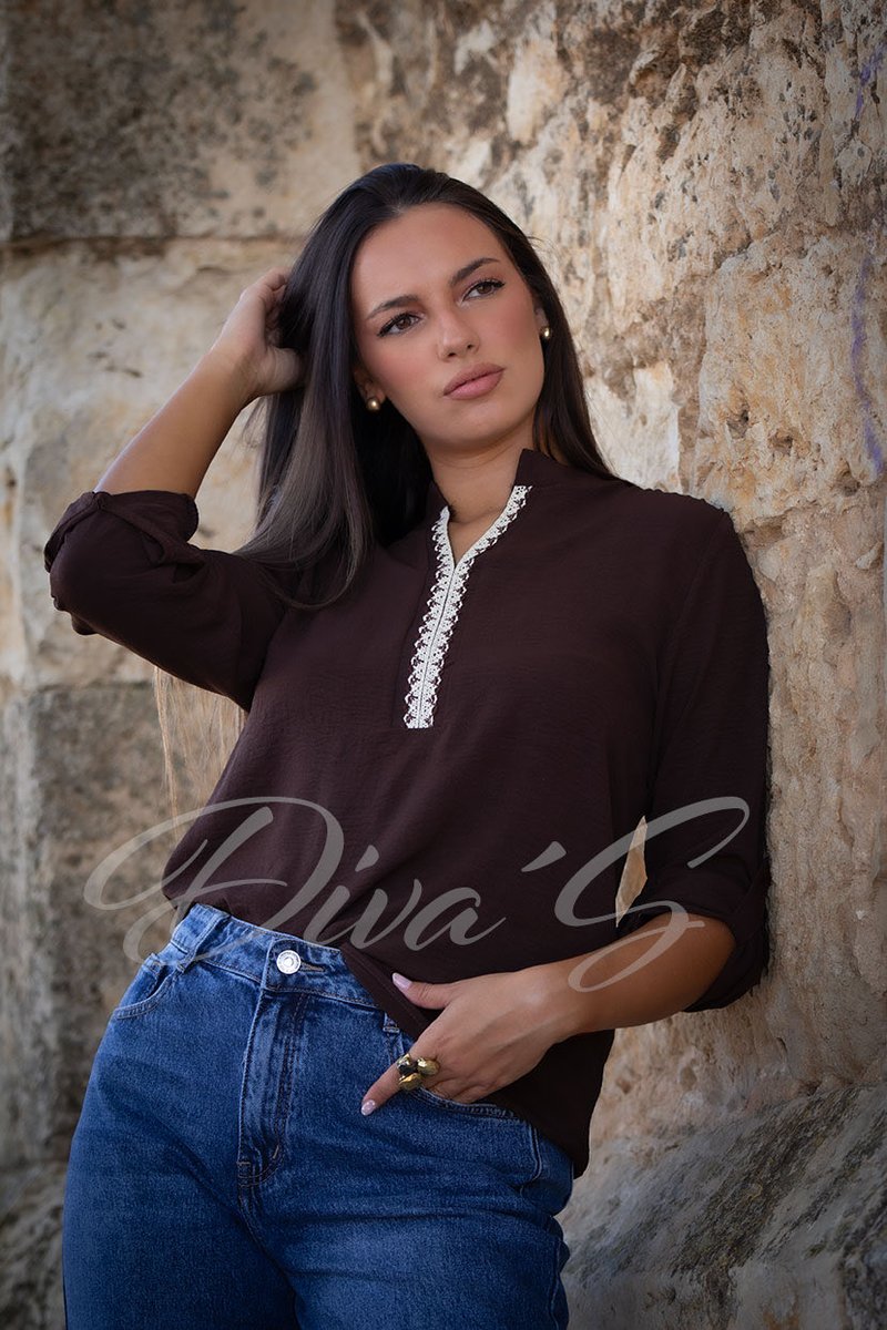 divasmodajoven's tweet photo. NUEVA COLECCIÓN 🍂

El otoño se viste de elegancia. Descubre nuestra blusa en tono chocolate, con delicados detalles bordados y un diseño atemporal perfecto para tus looks de temporada!

https://t.co/2cEISWizXN

#blusas #divas #Arganda #influencer #moda #otoñoinvierno #marron https://t.co/KUTqmKxHrm