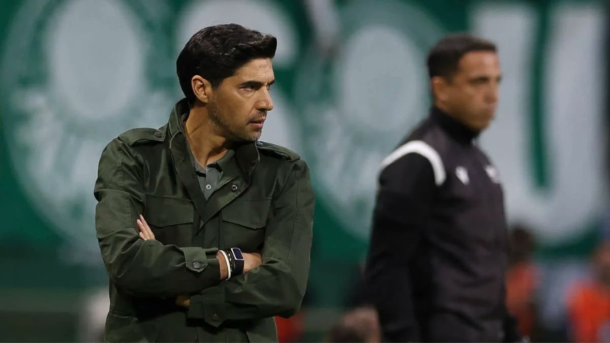 DataFutebol's tweet photo. Os DEZ TRABALHOS mais LONGEVOS nas três primeiras divisões do Futebol Brasileiro (via @gatomestre)

1. Abel Ferreira (no Palmeiras desde 11/2020)
2. Rogério Ceni (no Bahia desde 09/2023)
3. Leston Júnior (no Floresta-CE desde 03/2025)
4. Rafael Guanaes (no Mirassol desde 03/2025)
5. Odair Hellmann (no Athletico desde 05/2025)
6. Eduardo Barros (no Cuiabá desde 08/2025)
7. Enderson Moreira (no Novorizontino desde 08/2025)
8. Jair Ventura (no Vitória desde 09/2025)
9. Vagner Mancini (no RB Bragantino desde 10/2025)
10. Higo Magalhães (no Brusque desde 11/2025)