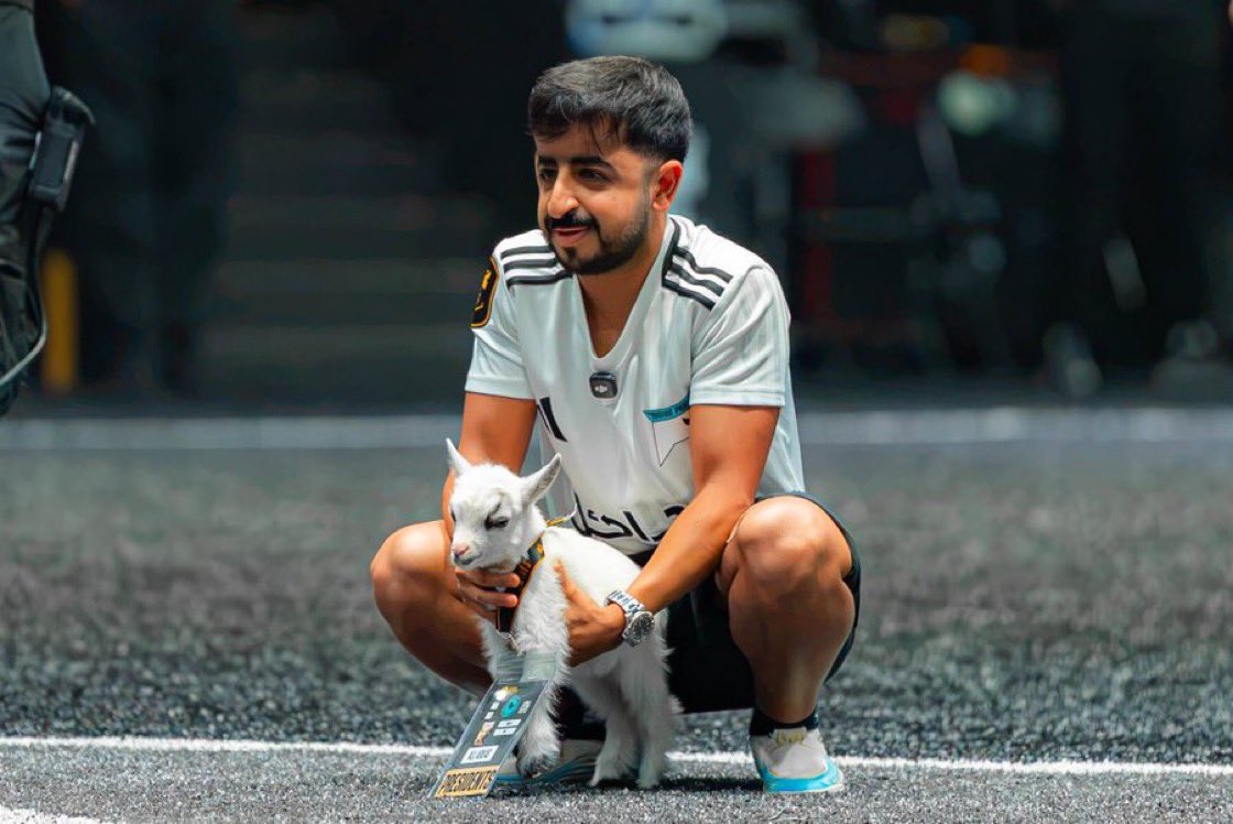 3ivq8's tweet photo. ━━━━━━━━ 🚨 🚨 | Kings League |

-🔚 نهاية المباراة

-✅ انتصر فريق بيكس (PKS)

-❌ خسر فريق عبسي (3BS) 

بنتيجة 7-3 لصالح فريق بيكس✅✅ 

مبروك لنادي (PKS) ! 🥇🥇

#KingsLeague #PKS #3BS #MATCHDAY6
#عبسي #بيكس https://t.co/mKKMTS8FFs