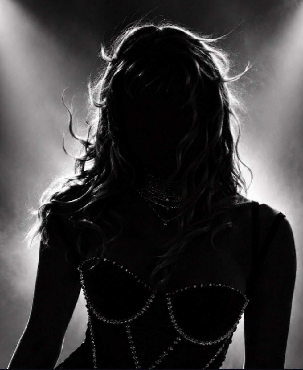 petaltrin's tweet photo. OMGGG DID THEY JUST DROP A CLUE AT THE HALFTIME PERFORMER AND THEN DELETE IT ??? 😭😭😭😭😭😭😭😭😭😭😭😭😭😭😭😭😭!!!!!😭😭😭😭😭😭??!!! https://t.co/DlyUl7G6La