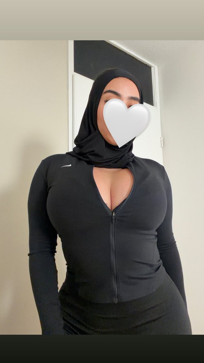 KenzaKandy's tweet photo. Should I wear it like this more often? #hijabi #muslima https://t.co/Qh0gVivKG1