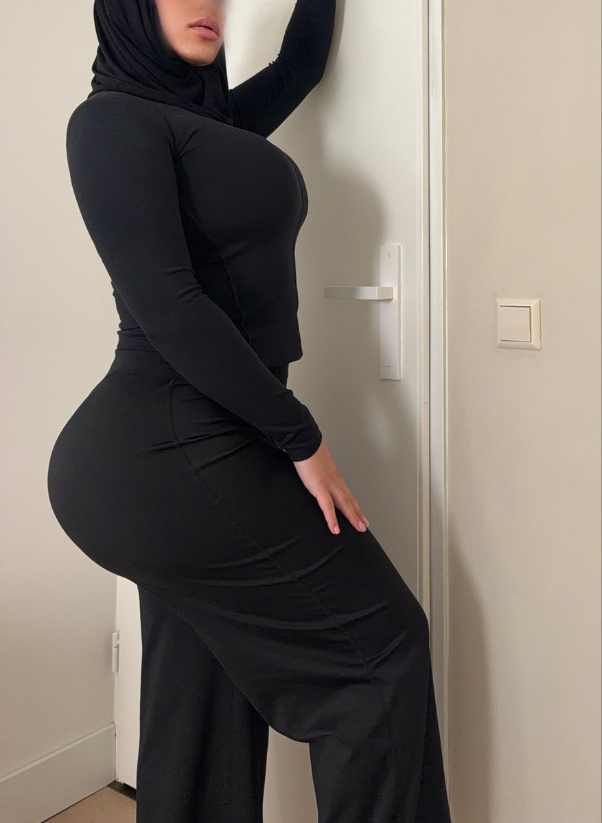 KenzaKandy's tweet photo. Should I wear it like this more often? #hijabi #muslima https://t.co/Qh0gVivKG1