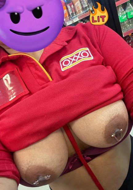 APORTESTLA_XXX's tweet photo. Tengo 24 años, trabajo en un Oxxo de la GAM, me considero ninfómana, mis perfos me estimulan mis pezones y eso me pone con ganas de verga todo el dia, me gusta lo casual con maduros cogelones y vergones, soy muy sumisa, alguien para coger hoy? Comenten o den rt yo les mando DM https://t.co/4cnFTK846Z
