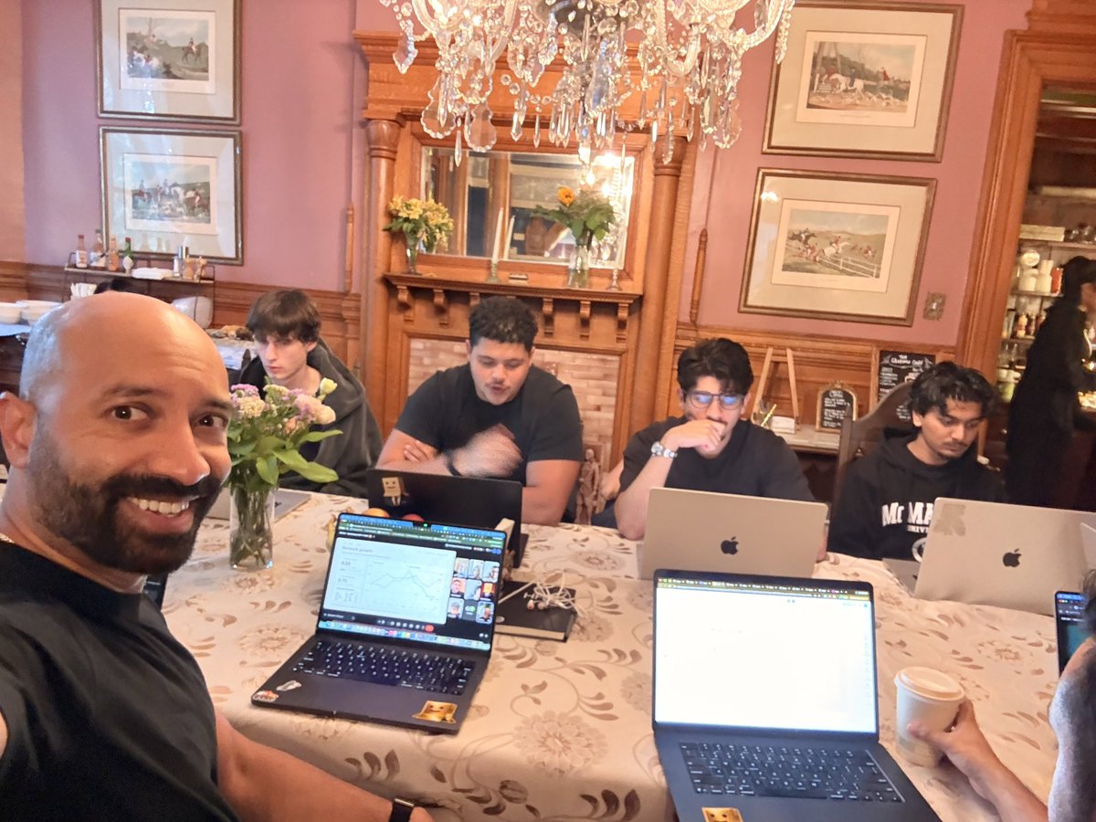 andrewdsouza's tweet photo. Who’s in SF for tech week?

The @boardyai team is around. Give Boardy a shout if you wanna connect with us (or with anyone, really) https://t.co/rYBBscFEM9