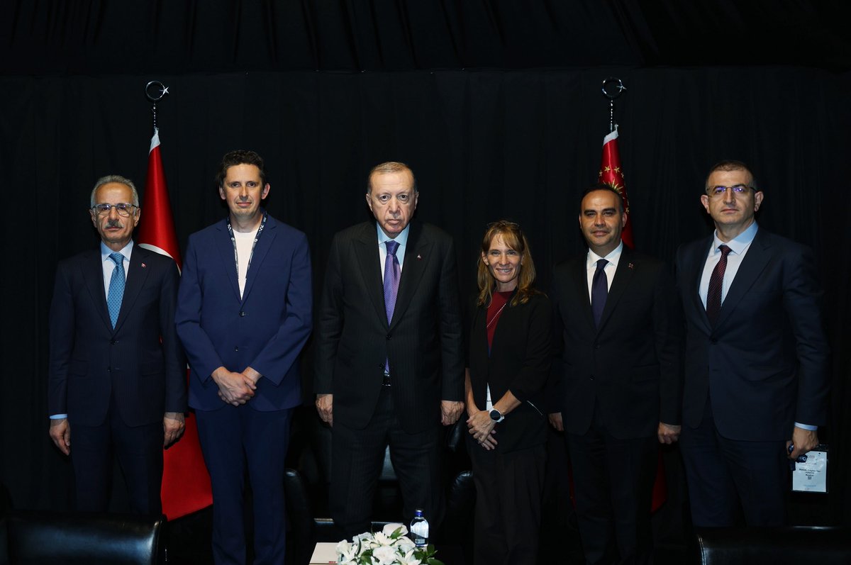 trpresidency's tweet photo. President @RTErdogan received SpaceX senior executives, Rebecca Slick Hunter and Michael Nicolls, following the opening event of the 77th International Astronautical Congress in Antalya. https://t.co/CgByeKaypH