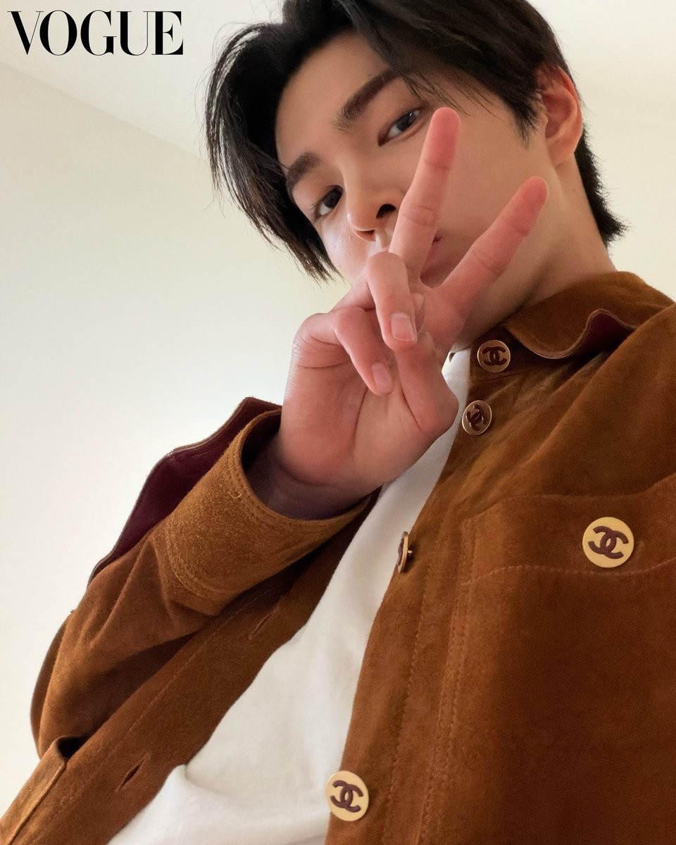 eomcoertis's tweet photo. HE LOOKS SO GOODD 😭😭

#KEONHOxCHANELSS27
#CHANELSpringSummer 
#KEONHO @CHANEL https://t.co/FaYI54iVUp