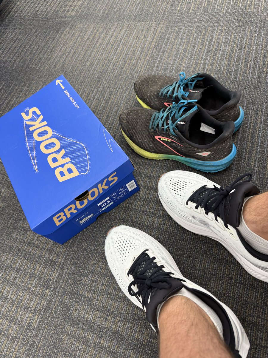 mrpfeet's tweet photo. Trying on a new pair at Academy this morning. I wanted to buy them but no way am I paying $175 for shoes lol. I guess these old 5 year old running shoes will have to do for now. https://t.co/mU0vduWkOq