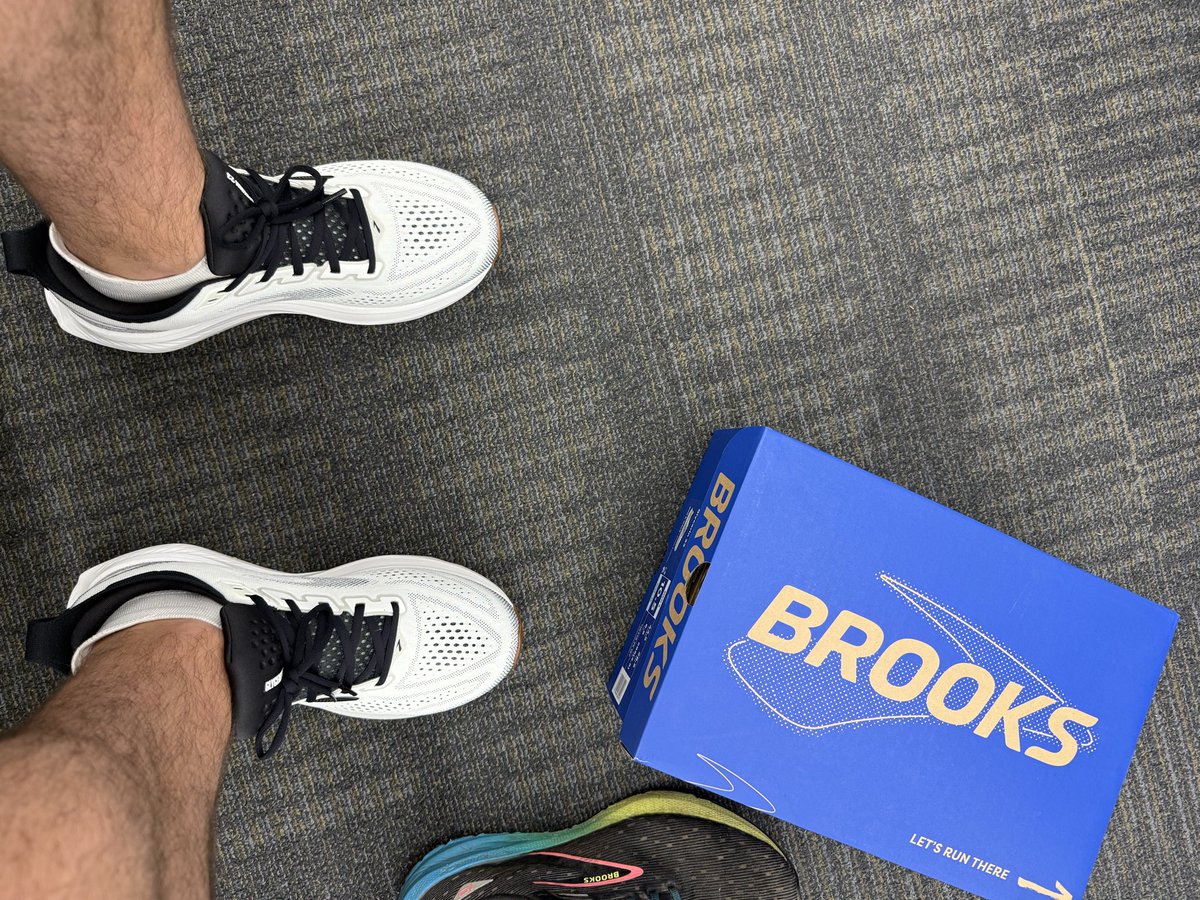 mrpfeet's tweet photo. Trying on a new pair at Academy this morning. I wanted to buy them but no way am I paying $175 for shoes lol. I guess these old 5 year old running shoes will have to do for now. https://t.co/mU0vduWkOq