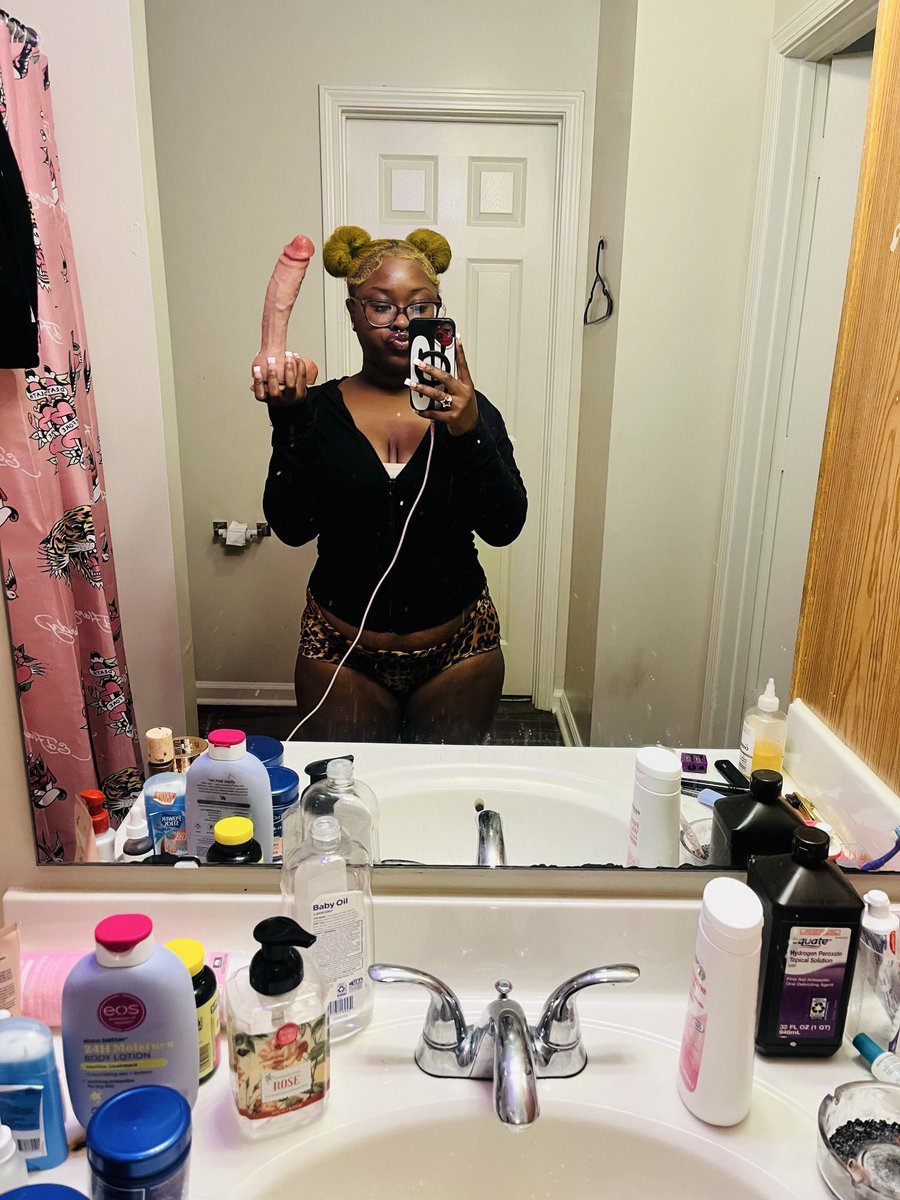 nuthinbutlipss's tweet photo. Can I be your porn princess 🎀 https://t.co/bMa0L575xF