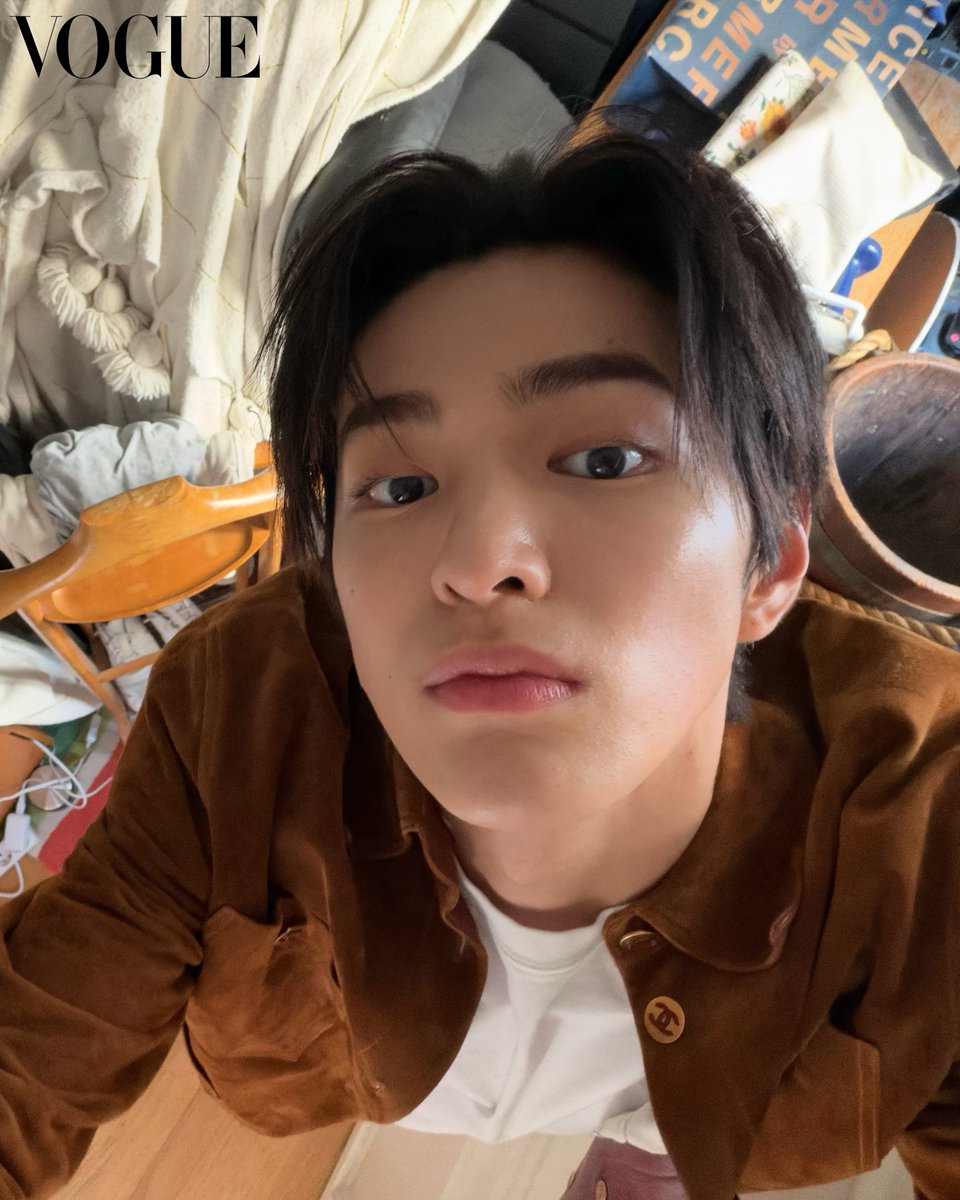 eomcoertis's tweet photo. HE LOOKS SO GOODD 😭😭

#KEONHOxCHANELSS27
#CHANELSpringSummer 
#KEONHO @CHANEL https://t.co/FaYI54iVUp