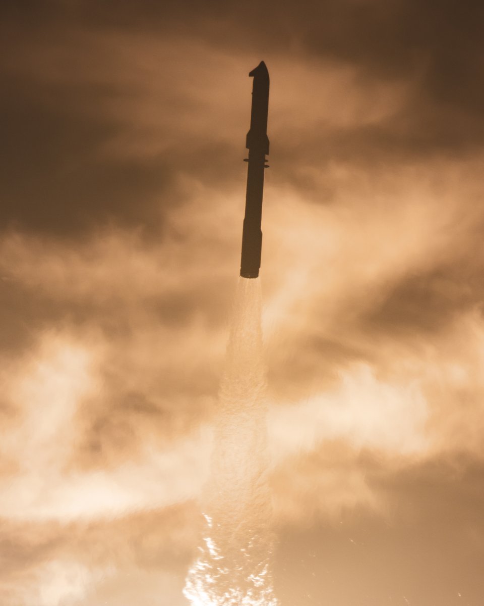 _MaxQ_'s tweet photo. One week ago today, Starship went to orbit for the first time. https://t.co/R9h2jcmUaR