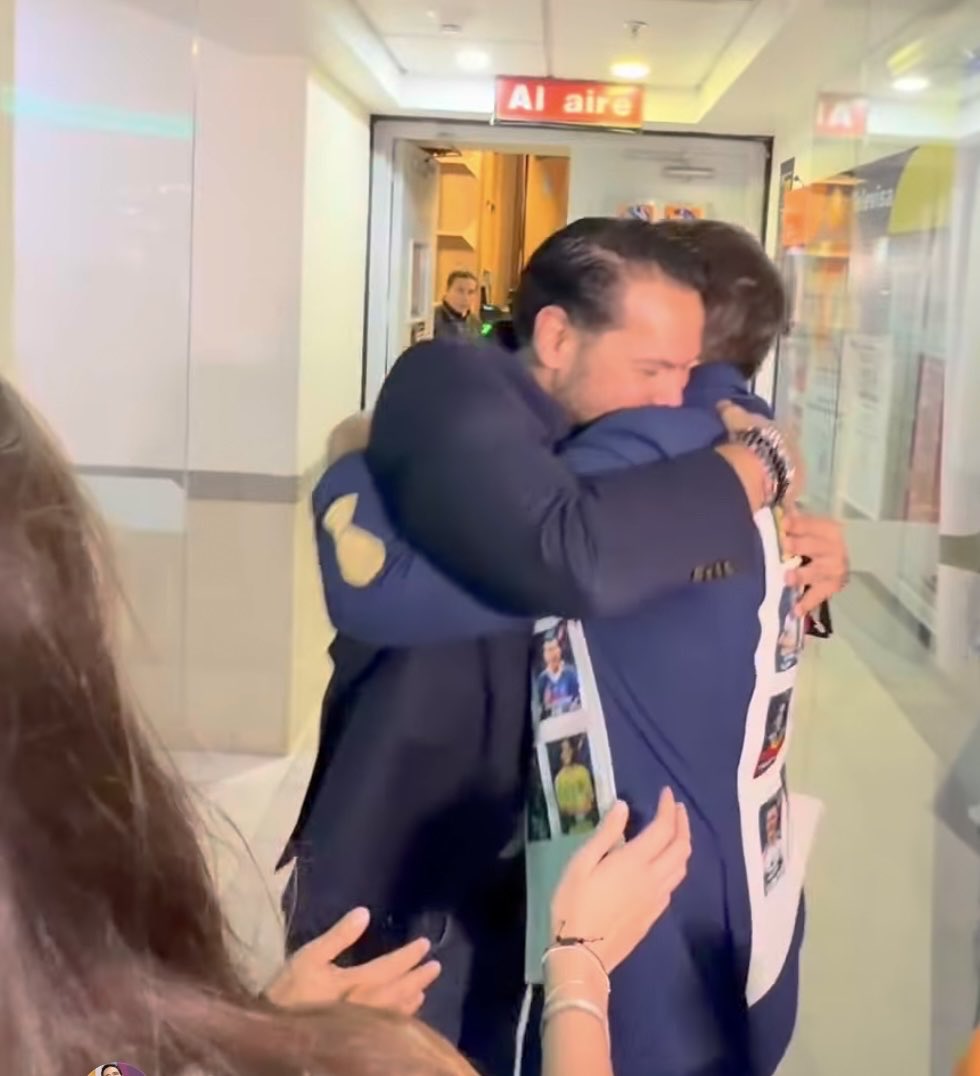HopeBeatles's tweet photo. Por fin! Lo que tanto he esperado ❤️
Reeencuentro de Memo con su real, su amigo TAME que se la rifó aquí afuera por el, esos si son amigos carajo! ✨🫂
Todos quisiéramos tener un amigo como @Tamedamus 
#LaCasaDeLosFamososMx https://t.co/MCMsupsb9h