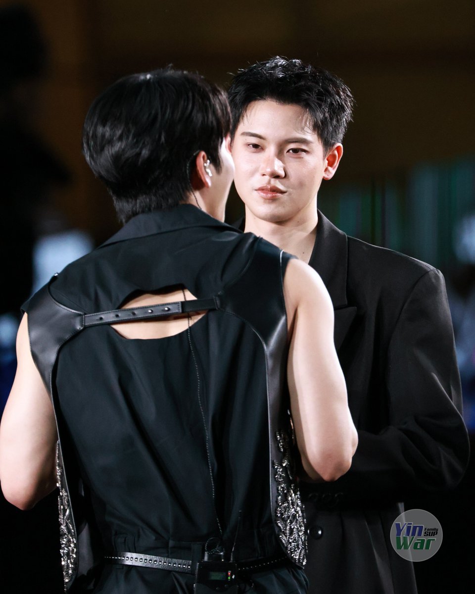 yinwarfamilysup's tweet photo. ค..ค..คุณสารวัตรคะ  นี่สายตาธรรมชาติใช่มั้ยคะ 🫣😳

PIL FAN INTIMACY
#PoliceinLoveFanEXP
#centralwOrld
#yinyin_anw YIN Anan @yinyin_anw
#warwanarat W.Wanarat @warwanarat 
#YINWAR #หยิ่นวอร์ https://t.co/boO35XbtfK
