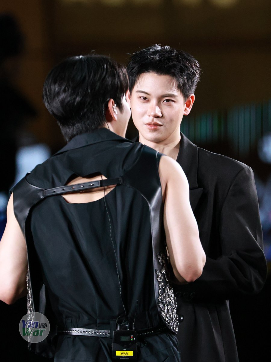 yinwarfamilysup's tweet photo. ค..ค..คุณสารวัตรคะ  นี่สายตาธรรมชาติใช่มั้ยคะ 🫣😳

PIL FAN INTIMACY
#PoliceinLoveFanEXP
#centralwOrld
#yinyin_anw YIN Anan @yinyin_anw
#warwanarat W.Wanarat @warwanarat 
#YINWAR #หยิ่นวอร์ https://t.co/boO35XbtfK