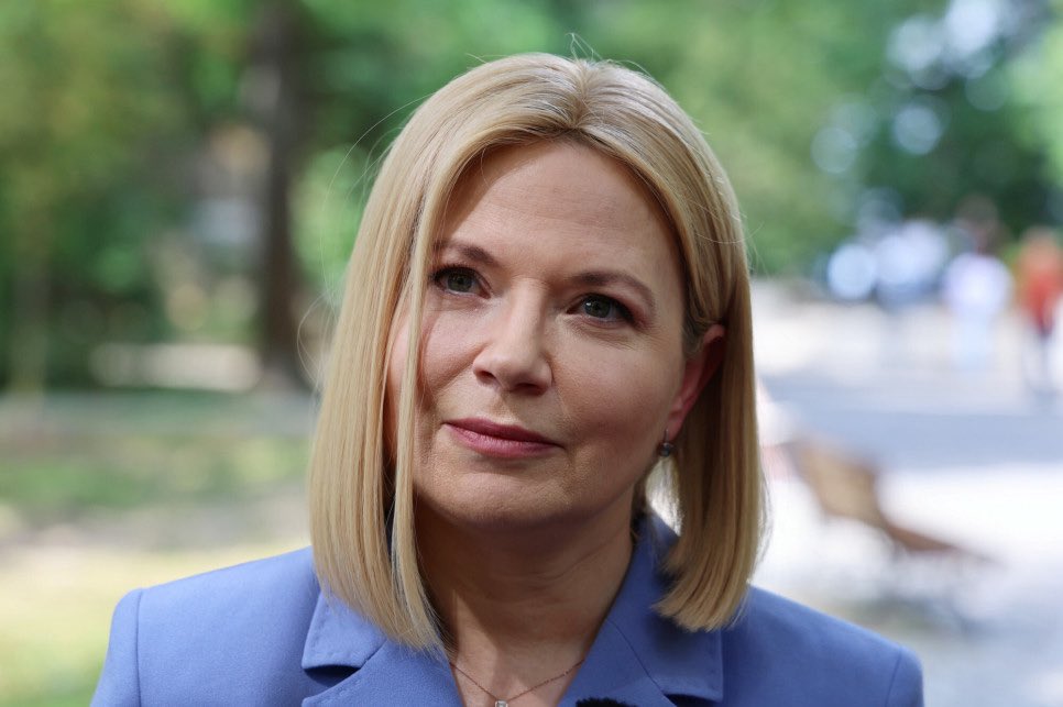 karol_karolix's tweet photo. rudy dyktator lubi blondynki… 

Zwłaszcza takie niezbyt mądre… https://t.co/riaGUzssDD