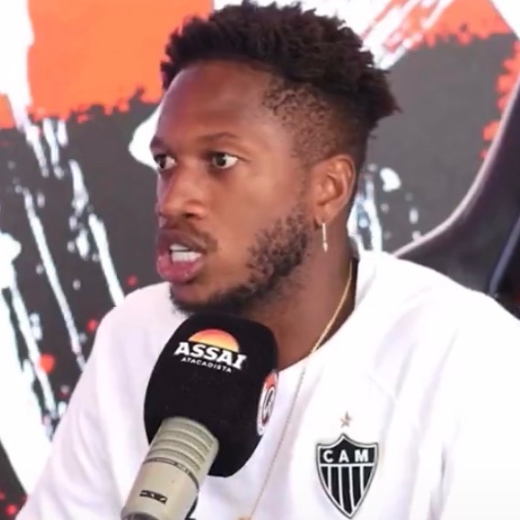 TouchlineX's tweet photo. 🚨🗣️ 𝗡𝗘𝗪: Fred tells says Jhon Durán would refuse to run in training because he was already RICH:

“The craziest guy I played with? Durán, Jhon Durán. That guy doesn’t care about anything at all."

"We’d tell him: ‘Durán, let’s go train, let’s go run a bit over there,’ and he’d reply: ‘I’M ALREADY RICH, I DON’T NEED TO RUN.’ Then he’d just go off to the medical room…"

"Later, when he went to Zenit, I told him: ‘You’re gonna make more money there…’l

"And he replied: ‘THE MORE THE BETTER, THE MORE THE BETTER.’"

“He’s a good guy. You can tell the kid has a good heart."

"But he was at Aston Villa, and then they got him this contract at Al-Nassr, bro… a SURREAL contract."

"HE’S ALREADY BOUGHT ALL OF COLOMBIA.”