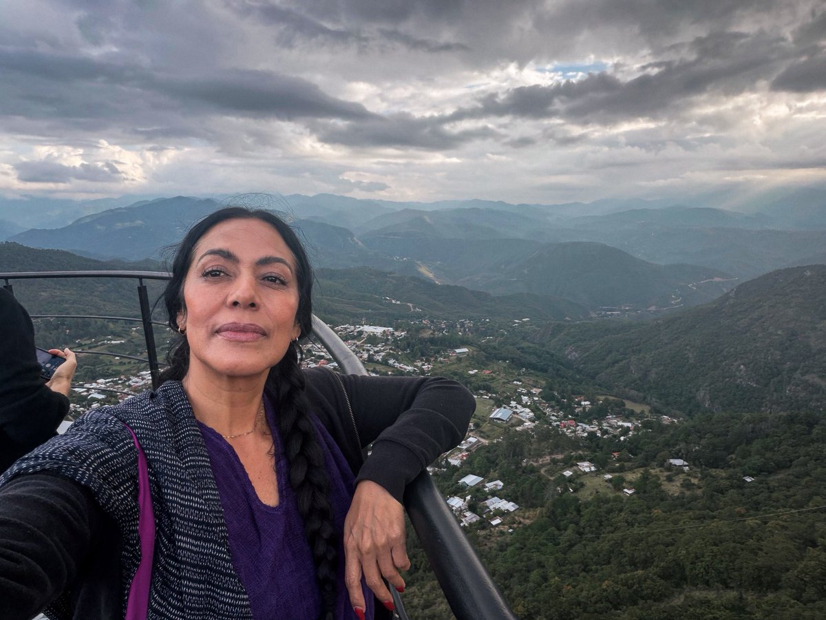 liladowns's tweet photo. Visitando el mirador de cristal en Ixtlán de Juárez, Oaxaca pueblos mancomunados. 🌎💪🏾
#оахаса #liladowns #sierrajuarez #puentedecristal https://t.co/2cr7SRZHQS