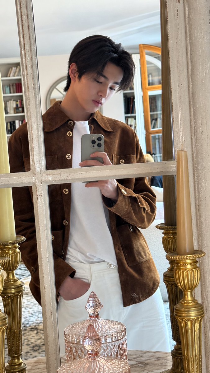 GanYunie's tweet photo. KEONHO AT CHANEL PFW

#KEONHOxCHANELSS27
#CHANELSpringSummer 
#KEONHO @CHANEL https://t.co/G3RKK2xar4