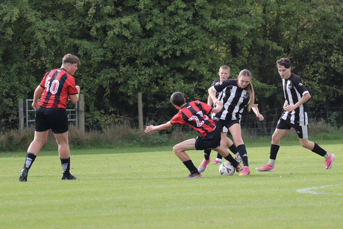 maddoxcliff's tweet photo. Not our day today 🤍🖤

Hornsea 3-2 Willerby &amp; Westella ⚽️

Disappointing result, but another game, another experience and plenty to learn from.

Keep working. Keep improving. 💪⚽️

#girlsfootball #Football #footballjourney https://t.co/XWsUnGcxwA