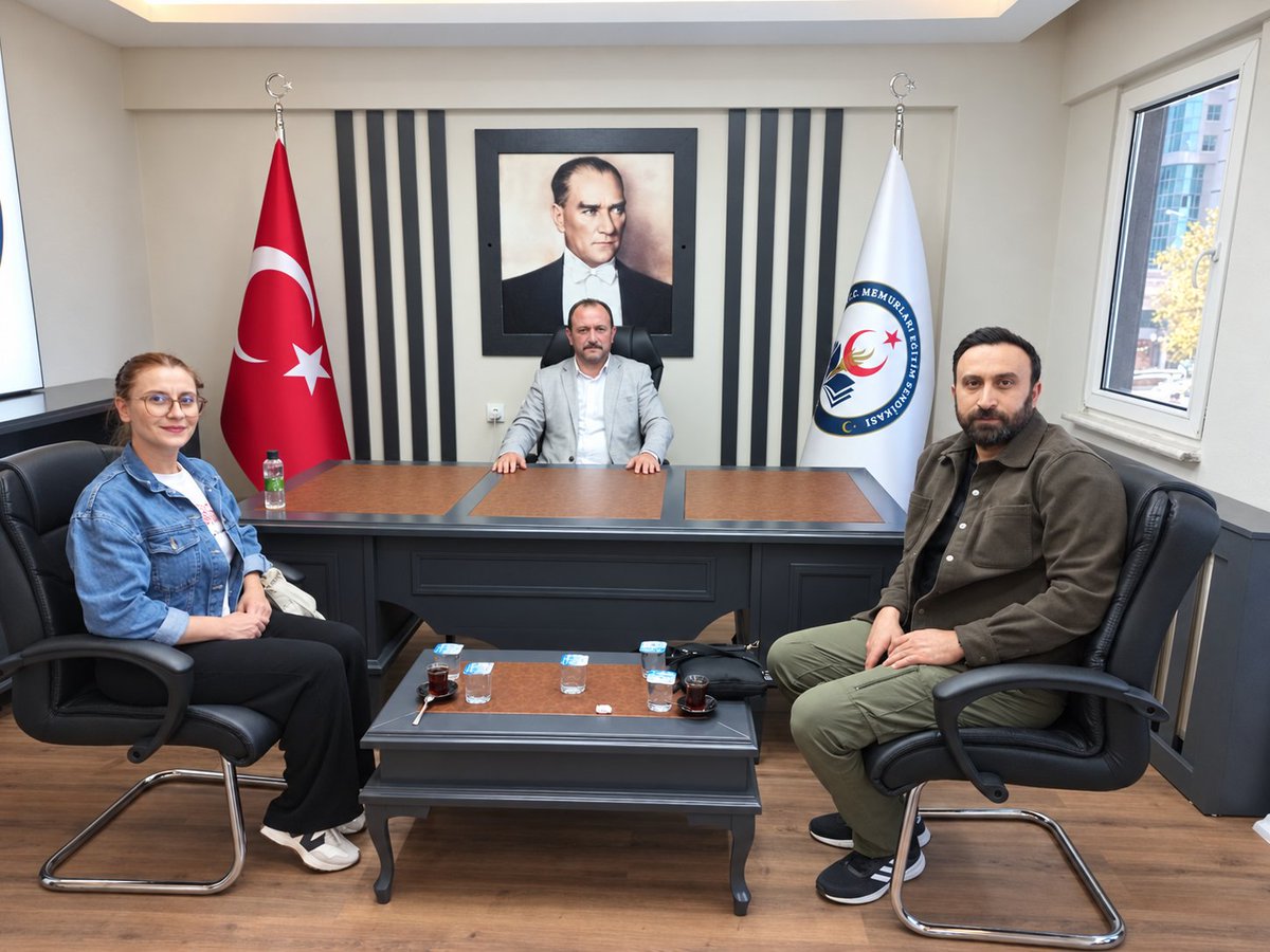 Metin_DEMEC_16's tweet photo. EMEK GÖRMEZDEN GELİNEMEZ, EK ATAMA TALEBİ ERTELENEMEZ!

2024 KPSS’de yüksek puan almalarına rağmen sınırlı kontenjan nedeniyle atanamayan kıymetli meslektaşlarımızı sendikamızda ağırladık. Ek atama taleplerini ve yaşadıkları mağduriyetleri dinleyerek haklı mücadelelerinde yanlarında olduğumuzu bir kez daha ifade ettik.

Devlet Memurları Eğitim Sendikası (DEMEÇ EĞİTİM SEN) olarak, öğretmenlerimizin yıllarca emek vererek elde ettikleri başarılarının karşılık bulması gerektiğini savunuyoruz. Eğitimde personel planlaması, okullarımızın gerçek ihtiyaçlarını ve öğrencilerimizin nitelikli eğitime erişimini esas almalıdır.

Millî Eğitim Bakanlığına çağrımız açıktır: Branş bazında öğretmen ihtiyaçları şeffaf biçimde belirlenmeli, ek kontenjan oluşturulmalı ve 2024 KPSS puanına dayalı ek atama takvimi ivedilikle açıklanmalıdır.

Nazik ziyaretleri için meslektaşlarımıza teşekkür ediyor; emeklerine sahip çıkmaya, taleplerini her platformda dile getirmeye ve sürecin takipçisi olmaya kararlılıkla devam edeceğimizi vurguluyoruz.

ÖĞRETMENLERİMİZİN EMEĞİNE SAHİP ÇIKIYOR, 2024 KPSS İÇİN EK ATAMA İSTİYORUZ!

@demecegitimsen 
@Yusuf__Tekin 
@tcmeb 
@cftcblnt 
#SonKPSSninHakkıEkAtama #SonKPSSÇözümBekliyorMEB