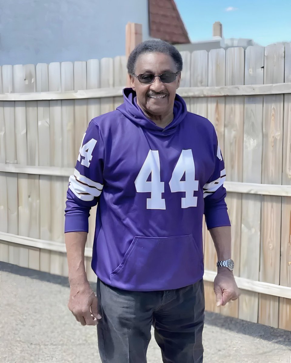 ChuckForeman's tweet photo. That crisp, fall air means it's time to layer up! 

Check out these #44 hoodies, on sale now at https://t.co/fna0j4clz1 https://t.co/ihvUmLPtXh