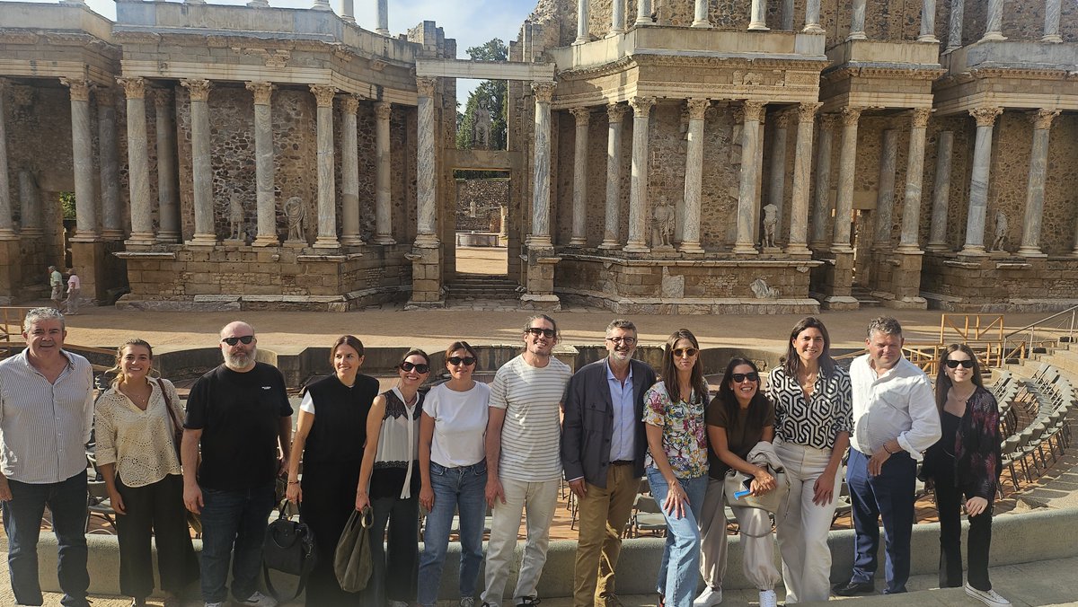 Festival_Merida's tweet photo. Hace unos días un grupo de periodistas especializados en turismo recorrieron Mérida para conocer su patrimonio.

Durante la visita organizada por @ilunionhotels, visitaron el Teatro Romano, junto a Pedro Blanco, Director-Gerente del Consorcio Patronato del @Festival_Merida https://t.co/v5DlhpZOvR