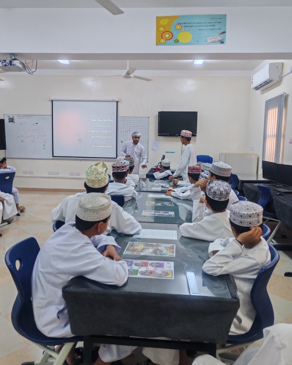 EduGovDkh4603's tweet photo. تعريف الطلبة بـ الأمن السيبراني أصبح ضرورة أساسية في عصرنا الرقمي، حيث يشكل الإنترنت جزءًا لا يتجزأ من حياتهم اليومية ودراستهم. حيث قدم الأستاذ هلال البوسعيدي محاضرة عن الأمن السيبراني و أكد على أهمية الوعي من الإحتيال الرقمي المنتشر بكافة انواعه. https://t.co/LqOauydRb5