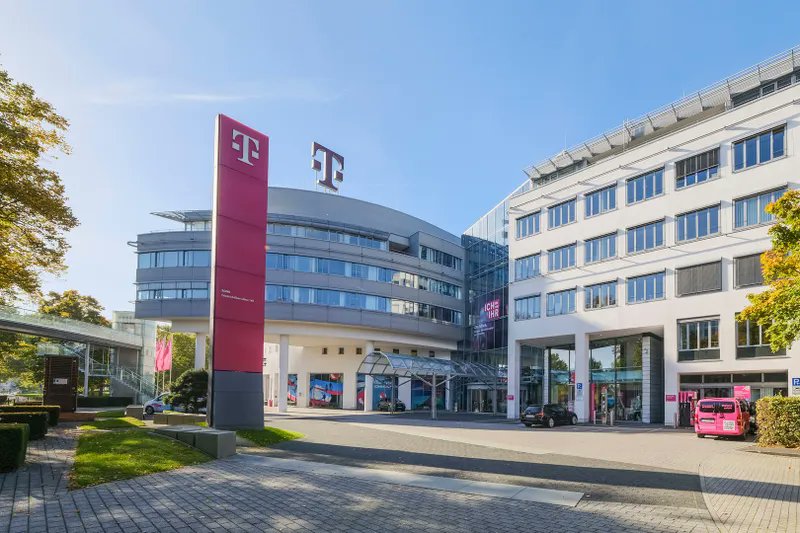MechEconomy's tweet photo. Deutsche Telekom just put a price on AI.

€2.5 billion in cost savings by 2030. €1.1 billion already by 2027.

Not a demo. Network ops, customer service, software, admin.

Their European chatbot took 2.6 million calls in the first half of this year. At @TMobile US, AI agents handle 40% of contacts and call volume is down 55%.

Some of the savings fund German fiber.

The “AI will cut costs” story just got a balance-sheet number. @deutschetelekom