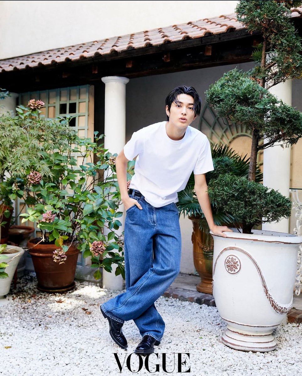 23moroll's tweet photo. MODEL AHN #KEONHO 🌟 https://t.co/0fjlnEFjQw