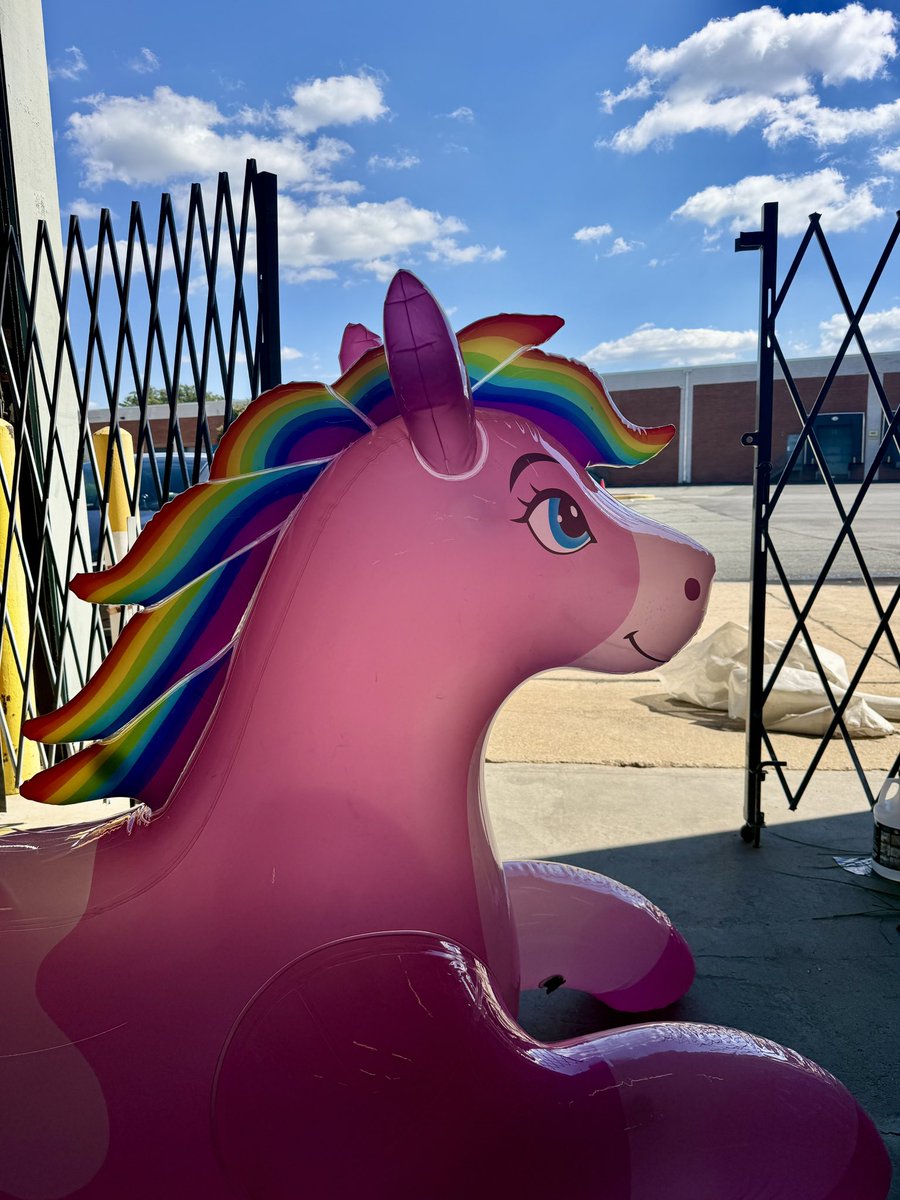 Chloe0905520's tweet photo. Like a giant piece of pink jelly glowing in the sun. 

Transparent TPU — crystal clear, glossy, jelly-like, and absolutely gorgeous in natural sunlight.

The transparency and shine are simply stunning. So beautiful, it’s almost too bright to look at. 

https://t.co/BCQJqFzJnH

#TransparentTPU #TPU #Inflatable #InflatableArt #InflatableDesign #ClearTPU #JellyLook #JetCreations