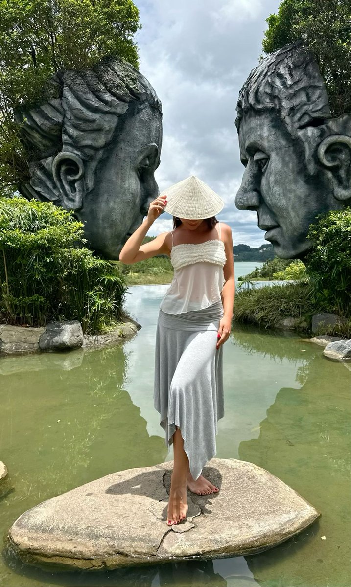 williao41oIZ2Pc's tweet photo. A soft chapter with simple life 🌿 sunshine finding joy in the rhythm of the present and nothing more. ☕ https://t.co/x4i4Ns71pg