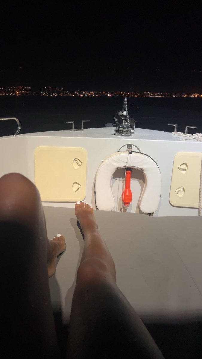 DeesseJassou's tweet photo. chill boat night👣✨
#paypig #moneyslave #domina #soumis https://t.co/Q6n9r0Miru