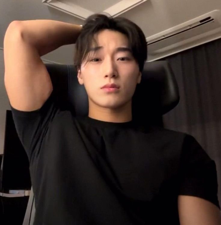 BNAYXxndLh84718's tweet photo. look like scnscng🐈️👑
https://t.co/Pxop2NwnBG https://t.co/jdonFLTylF